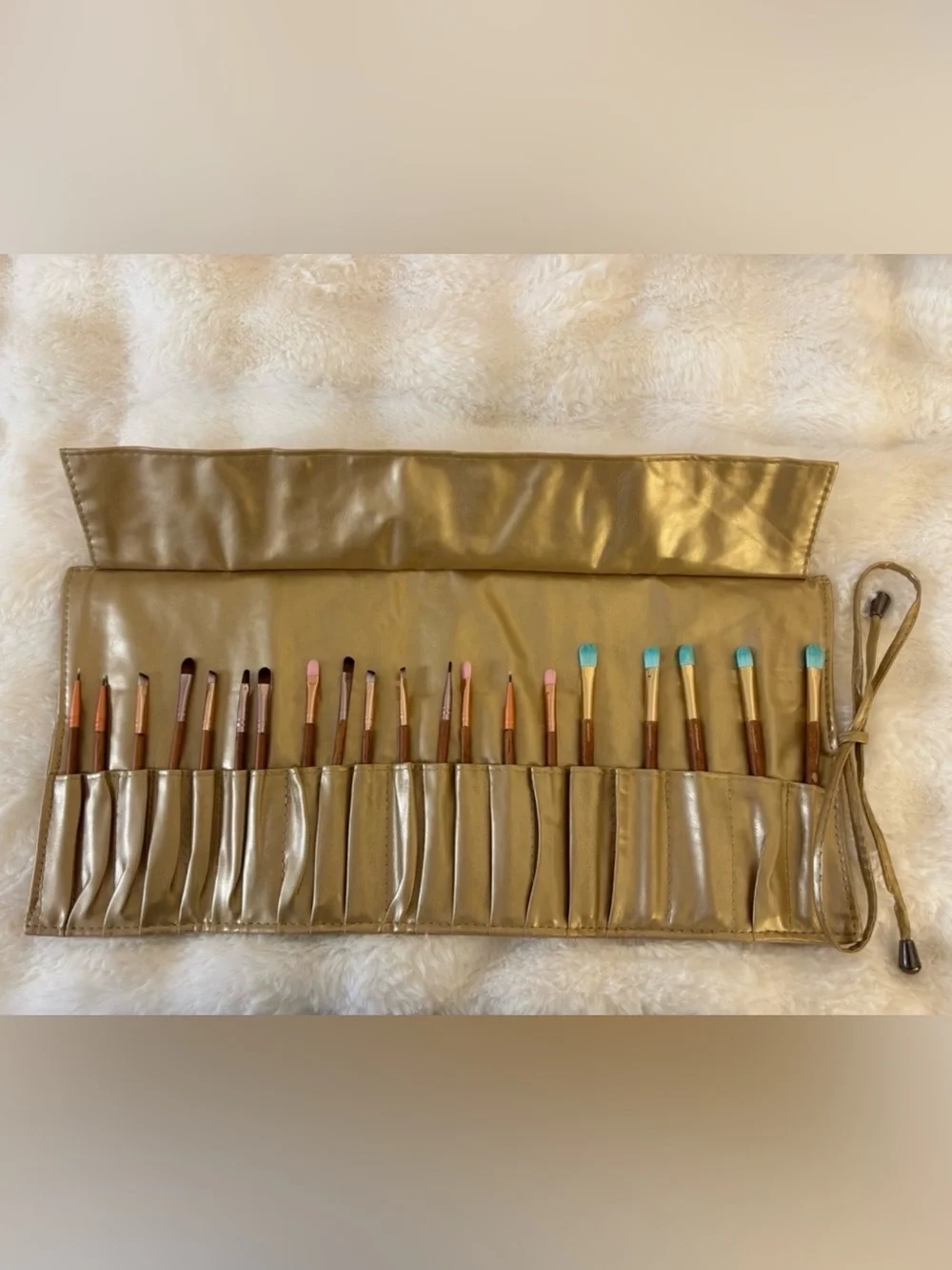 Makeup Brush Set 20 gold folding tie travel vacation wedding occasion resort